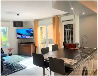 Buy in France for 295000€