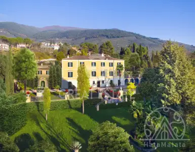 Buy in Italy for 1480000€