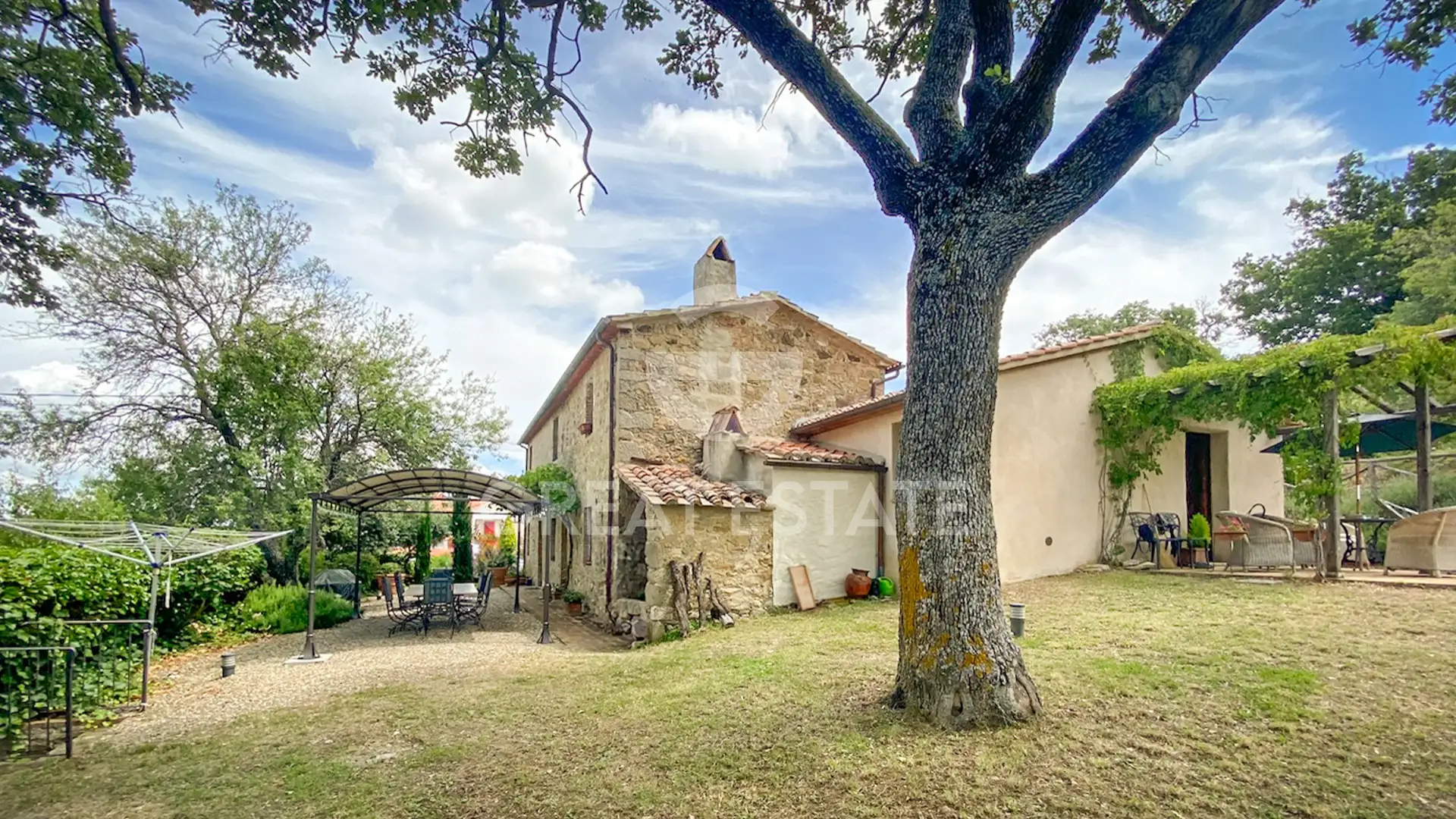 House 216m² in Italy, Siena. Priced at 720000€ rent photo-2