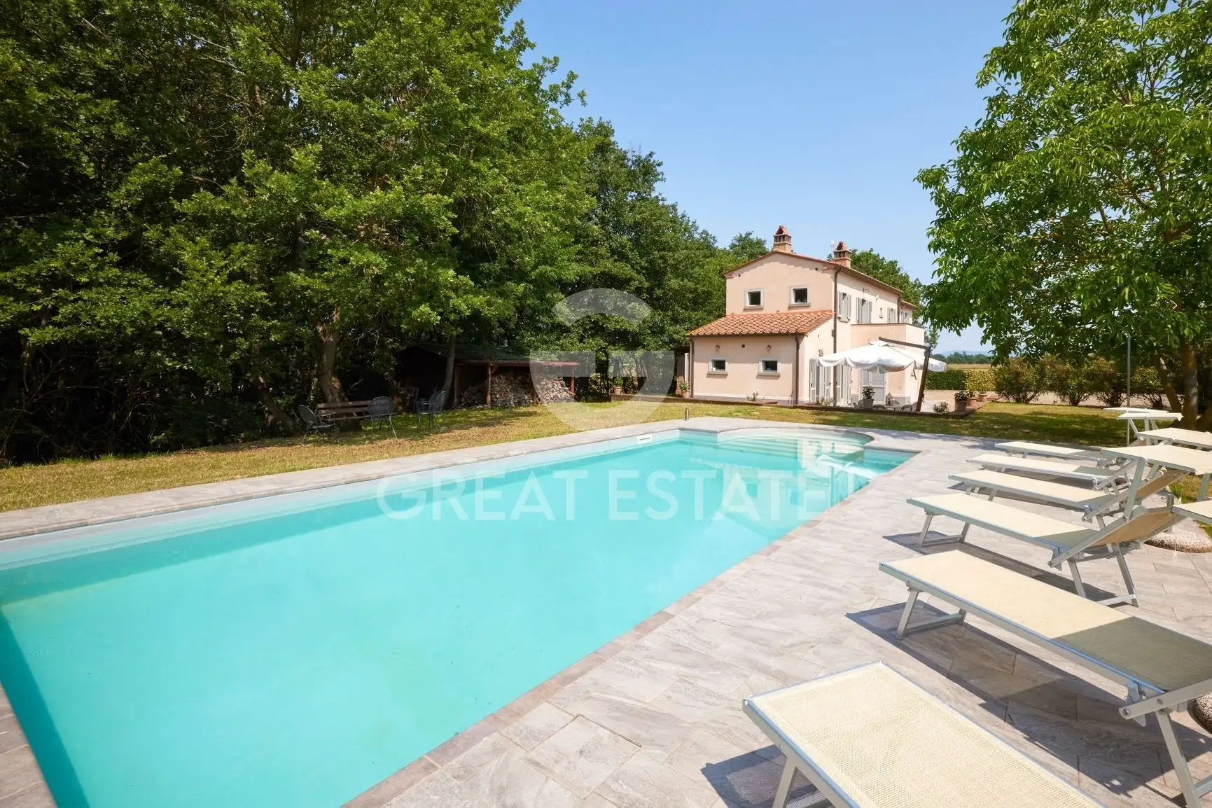 House 198m² in Italy, Arezzo. Priced at 890000€ rent photo-1