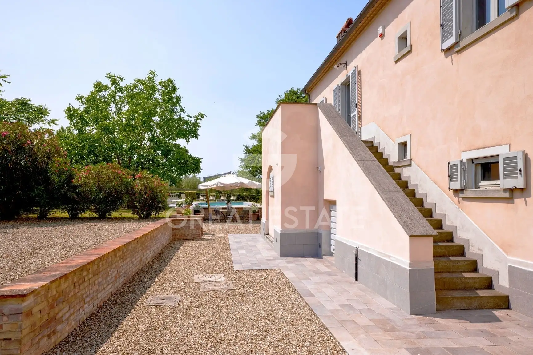 House 198m² in Italy, Arezzo. Priced at 890000€ rent photo-3