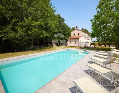 Buy in Italy for 890000€