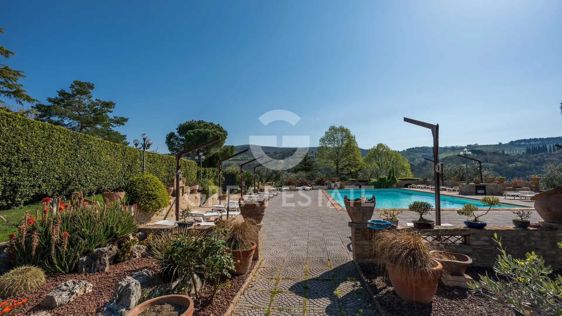 House 625m² in Italy, Perugia. Priced at 2200000€ rent photo-3