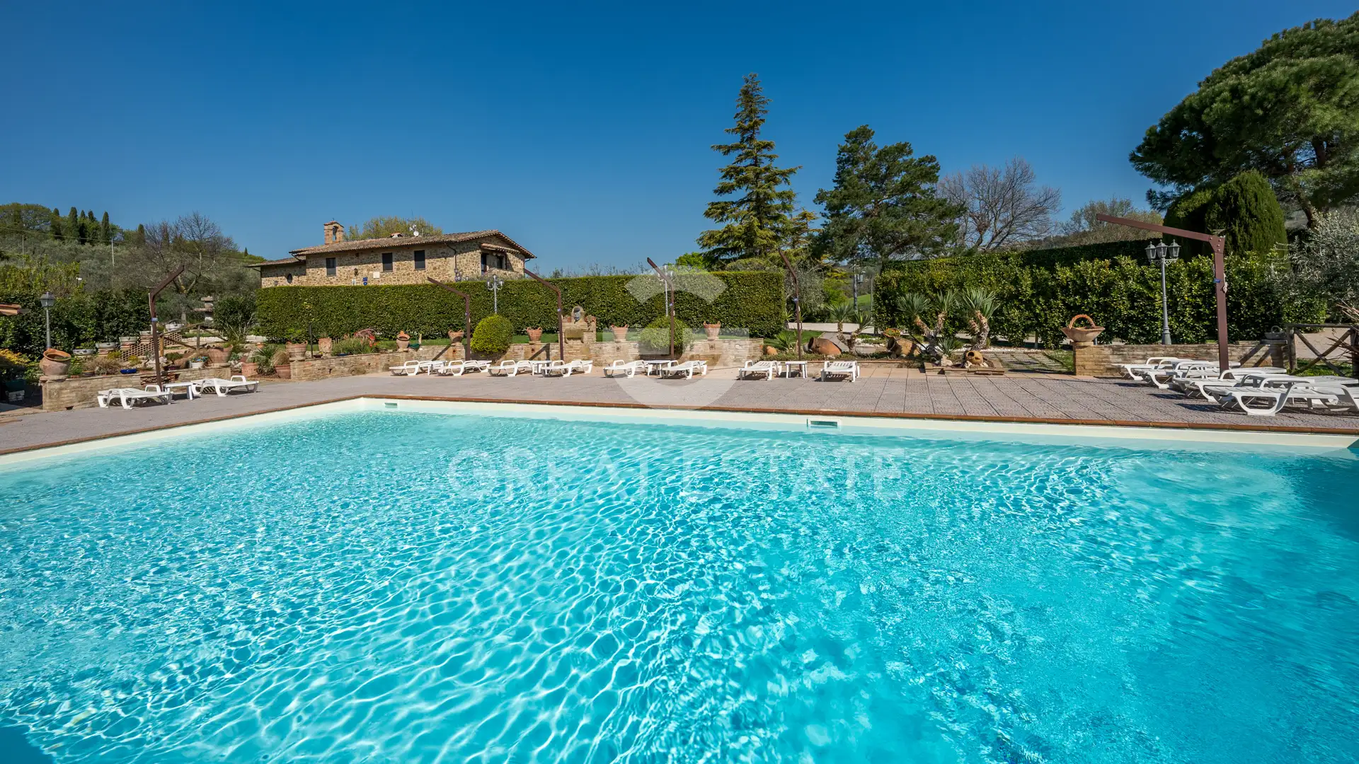 House 625m² in Italy, Perugia. Priced at 2200000€ rent photo-4
