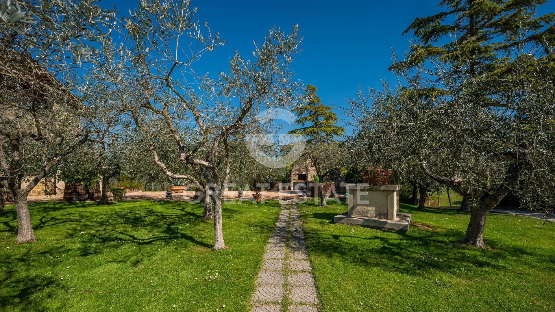 House 625m² in Italy, Perugia. Priced at 2200000€ rent photo-8