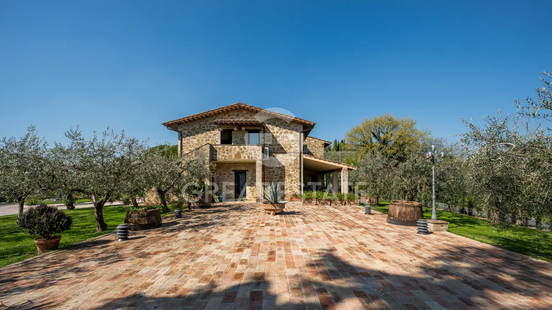 House 625m² in Italy, Perugia. Priced at 2200000€ rent photo-6