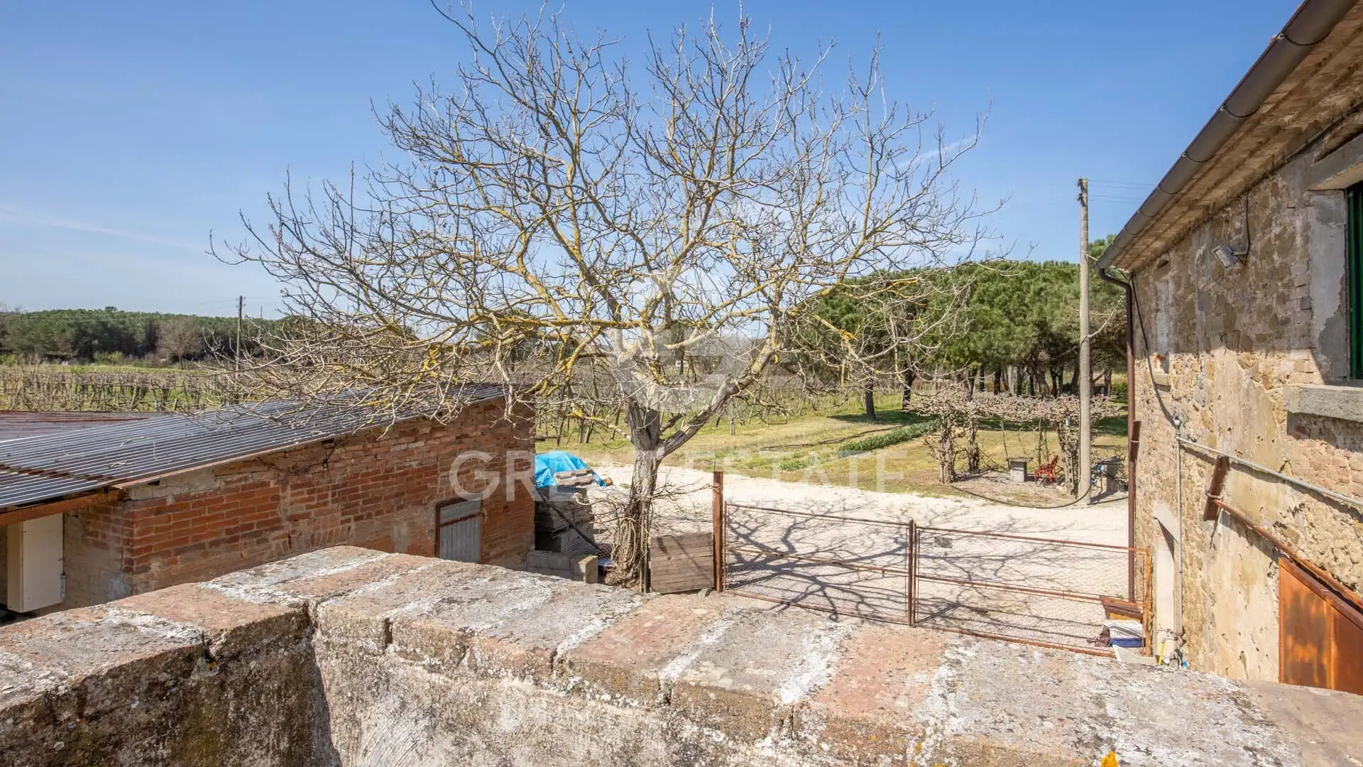 House 944m² in Italy, Arezzo. Priced at 1950000€ rent photo-7