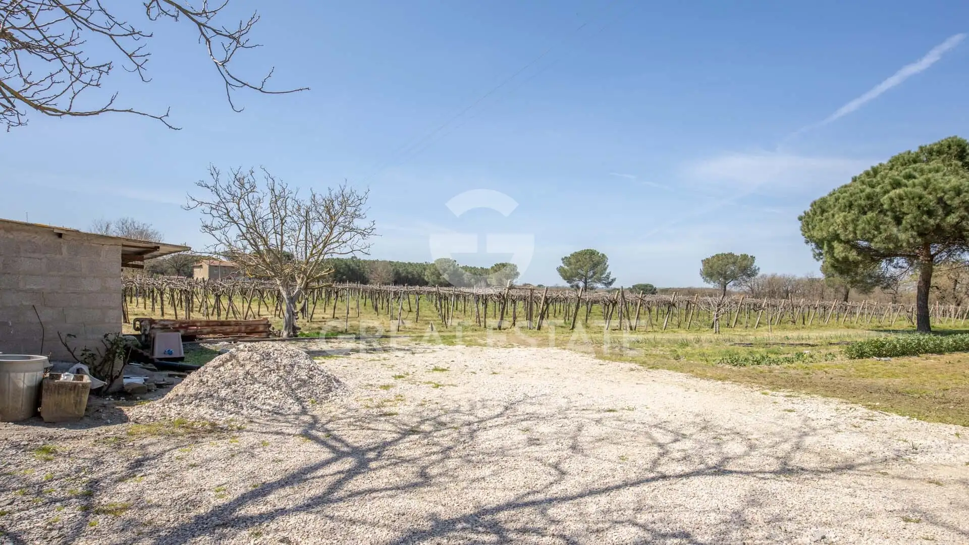 House 944m² in Italy, Arezzo. Priced at 1950000€ rent photo-8