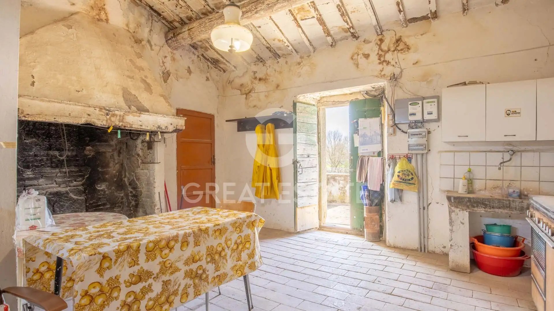 House 944m² in Italy, Arezzo. Priced at 1950000€ rent photo-10