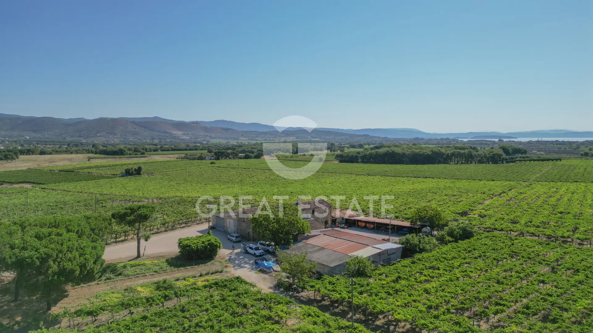 House 944m² in Italy, Arezzo. Priced at 1950000€ rent photo-13