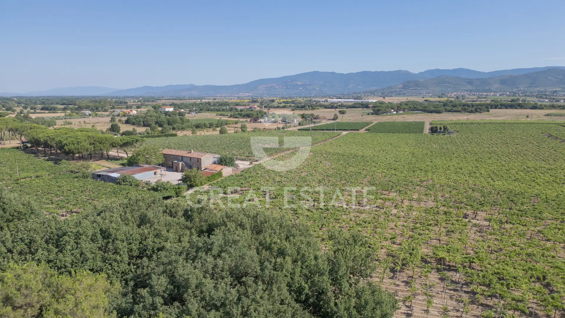 House 944m² in Italy, Arezzo. Priced at 1950000€ rent photo-15