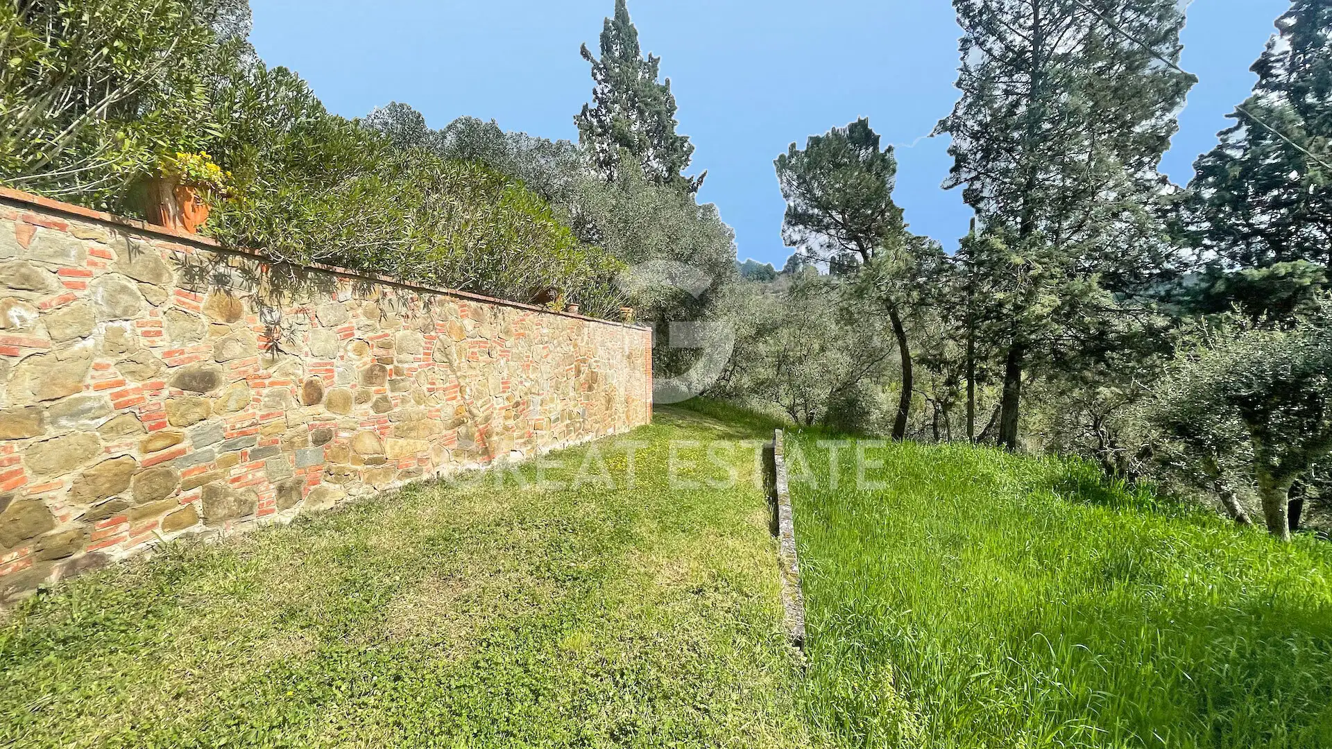 House 366m² in Italy, Siena. Priced at 650000€ rent photo-9