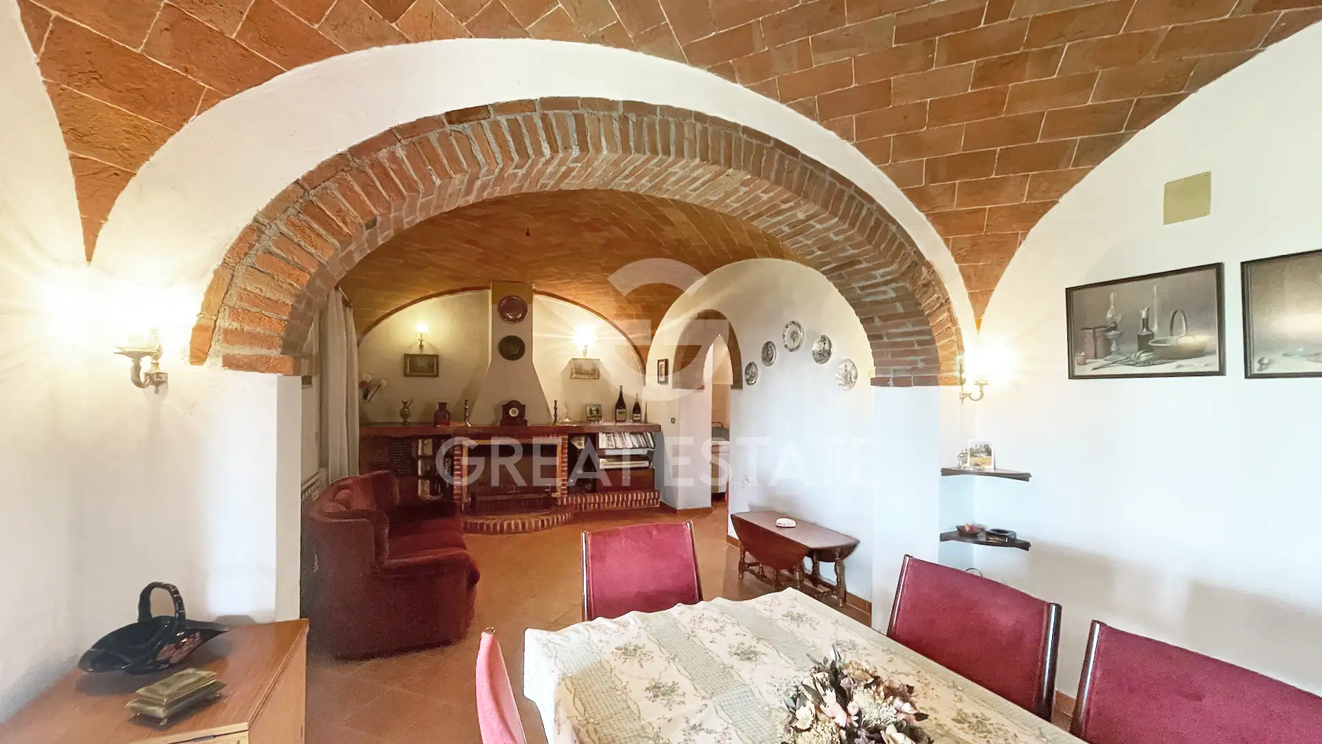House 366m² in Italy, Siena. Priced at 650000€ rent photo-13