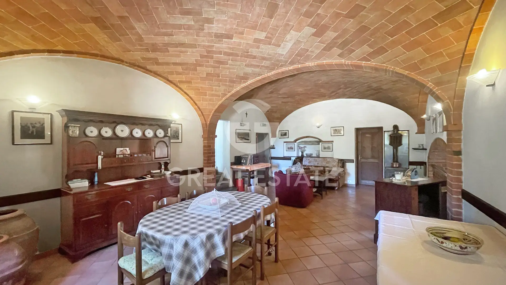 House 366m² in Italy, Siena. Priced at 650000€ rent photo-14