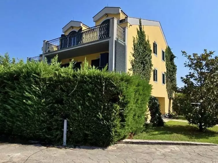 House 174m² in Montenegro, Lastva Grbaljska. Priced at 350000€ rent photo-1