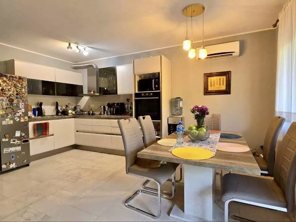 House 174m² in Montenegro, Lastva Grbaljska. Priced at 350000€ rent photo-9