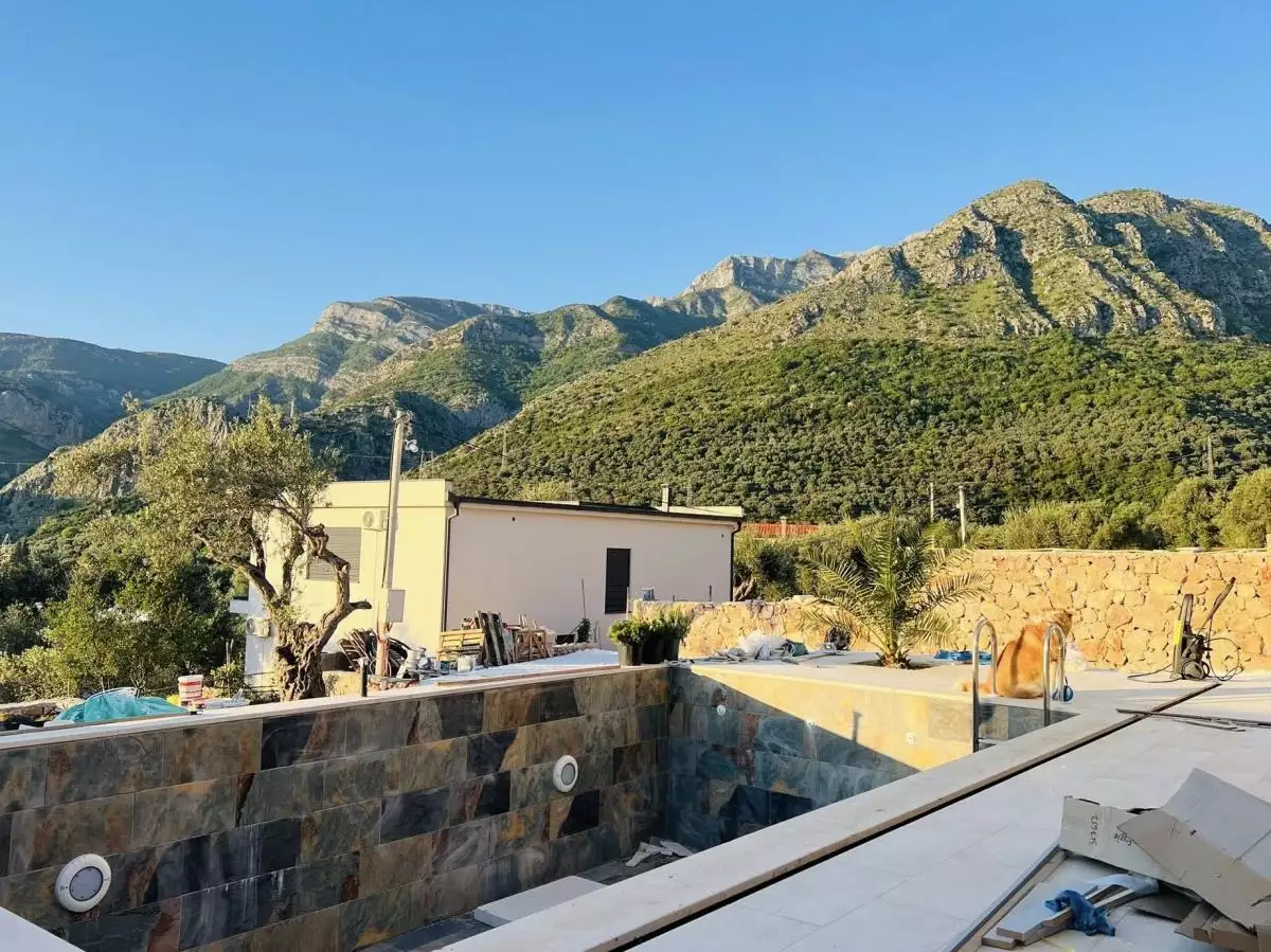 House 180m² in Montenegro, Zaljevo. Priced at 400000€ rent photo-2