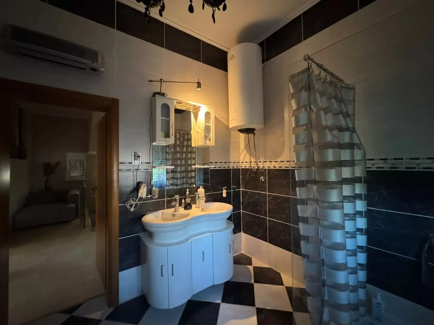 House 302m² in Montenegro, Bar. Priced at 365000€ rent photo-26
