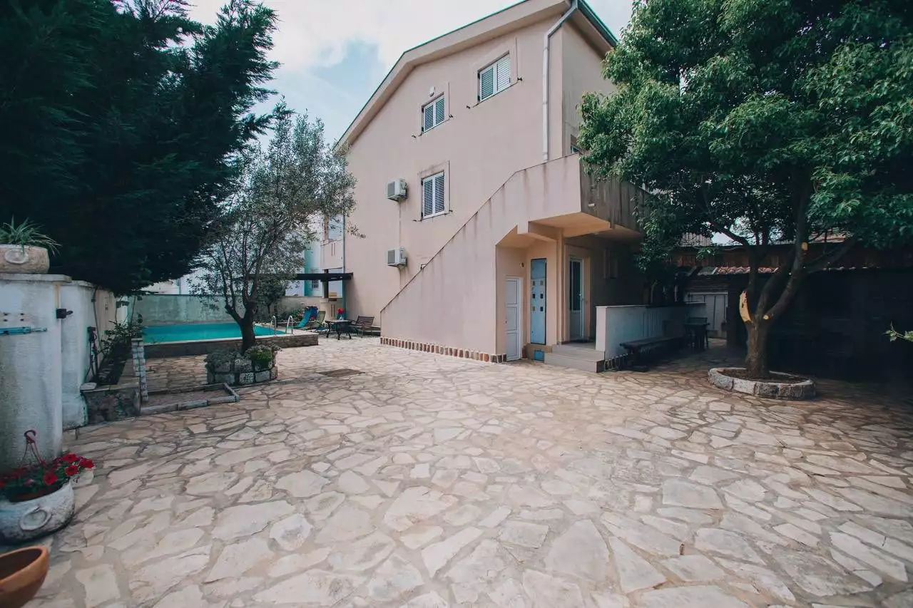 Hotels 300m² in Montenegro, Krimovica. Priced at 400000€ rent photo-2
