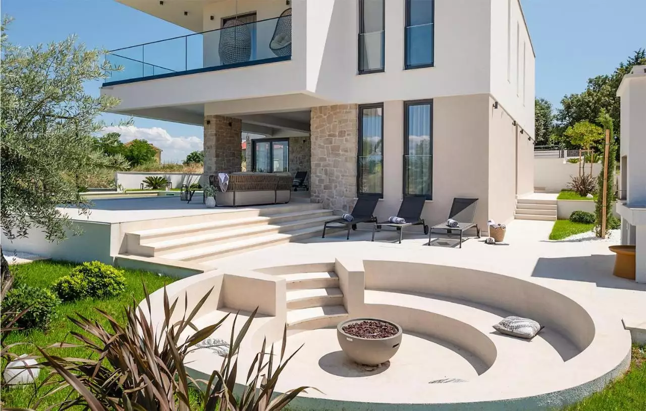 Villa 277m² in Croatia, Zadar. Priced at 1950000€ rent photo-2
