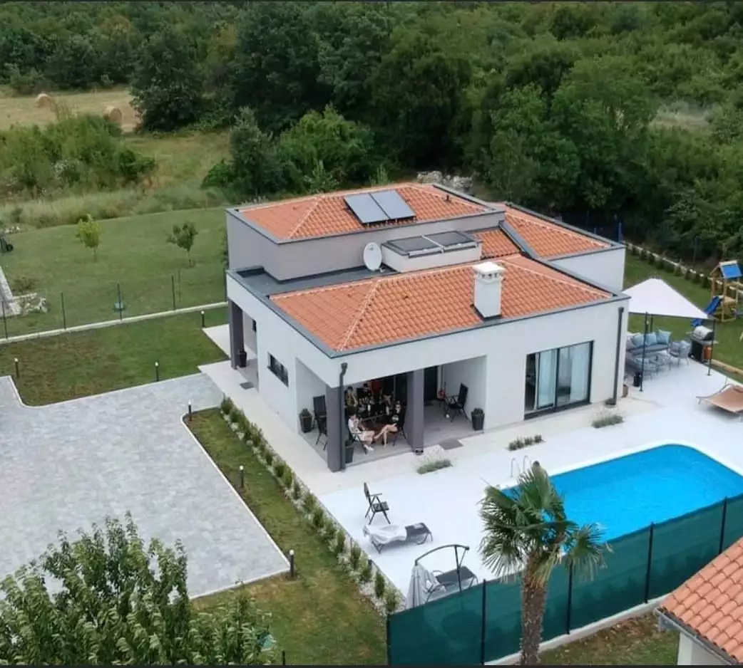 Villa 176m² in Croatia, Labin. Priced at 650000€ rent photo-2