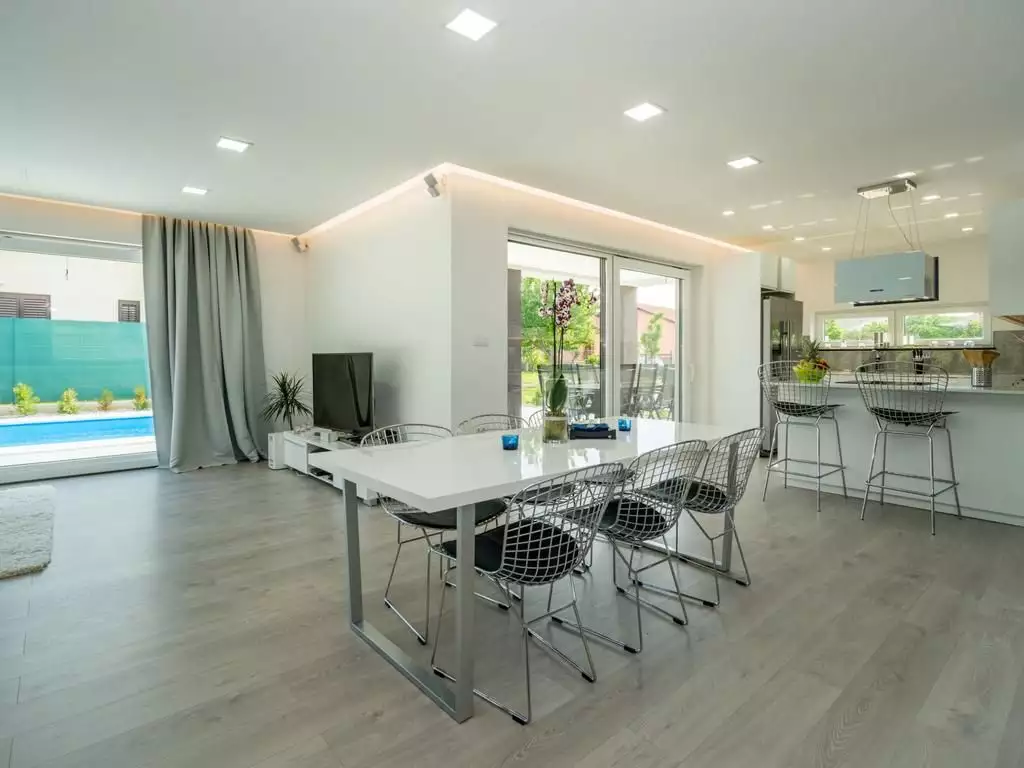 Villa 176m² in Croatia, Labin. Priced at 650000€ rent photo-8