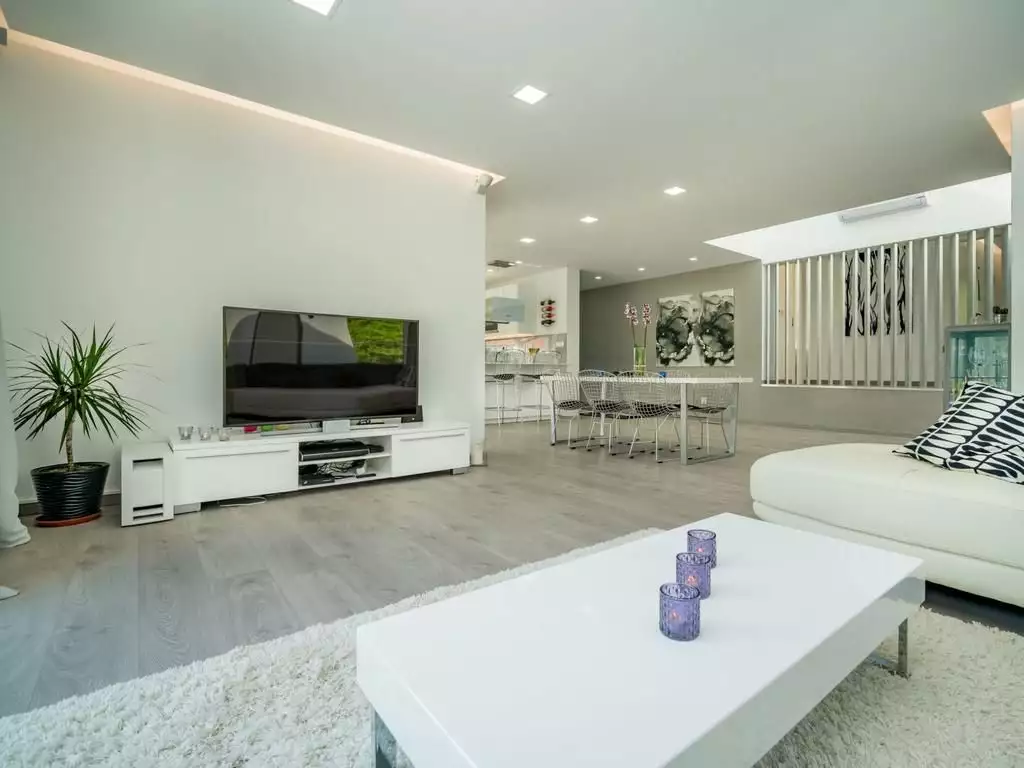 Villa 176m² in Croatia, Labin. Priced at 650000€ rent photo-11