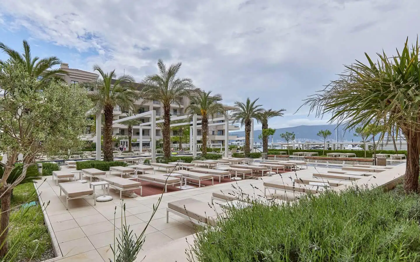 Flat 193m² in Montenegro, Tivat. Priced at 1545000€ rent photo-4