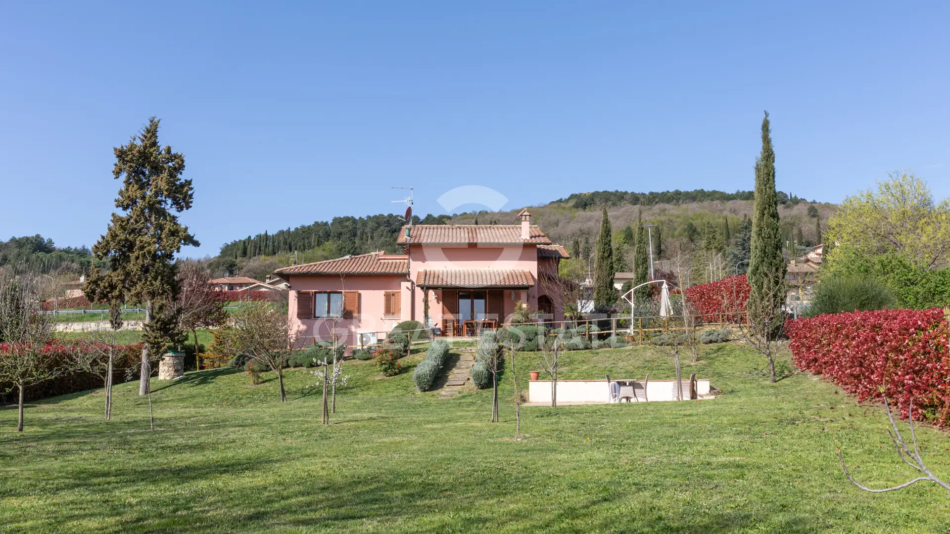 Villa 250m² in Italy, Siena. Priced at 600000€ rent photo-7