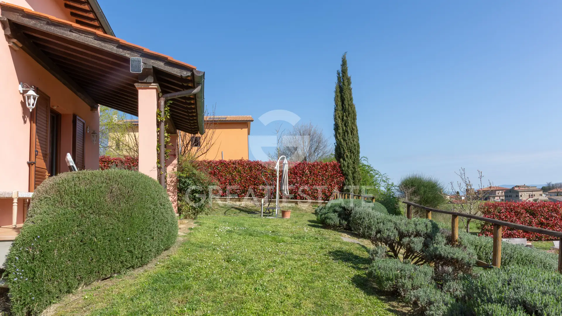 Villa 250m² in Italy, Siena. Priced at 600000€ rent photo-1