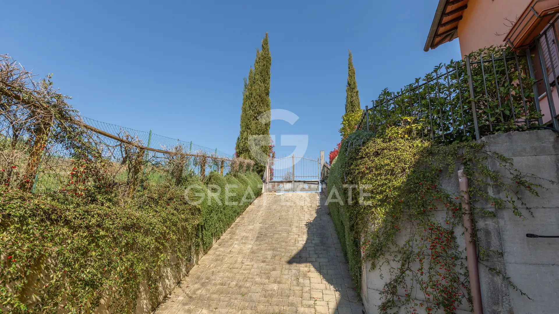 Villa 250m² in Italy, Siena. Priced at 600000€ rent photo-3