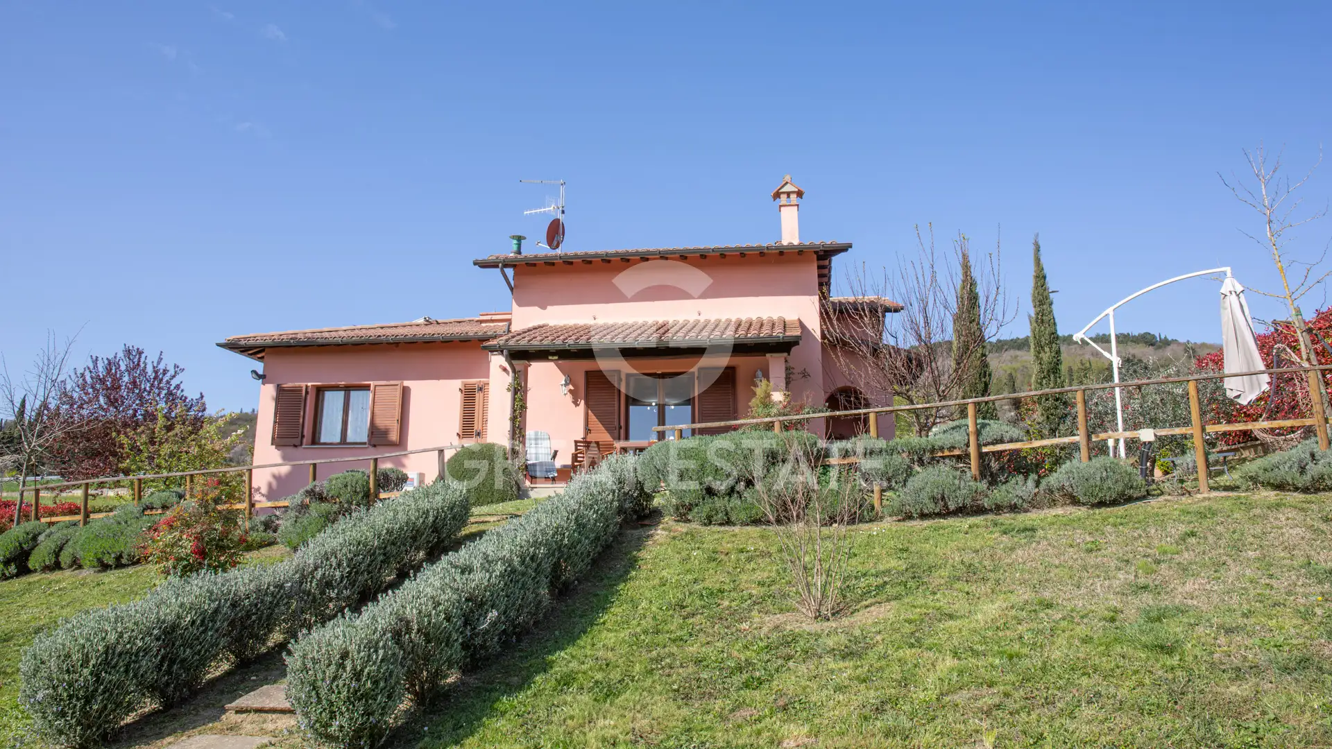Villa 250m² in Italy, Siena. Priced at 600000€ rent photo-2