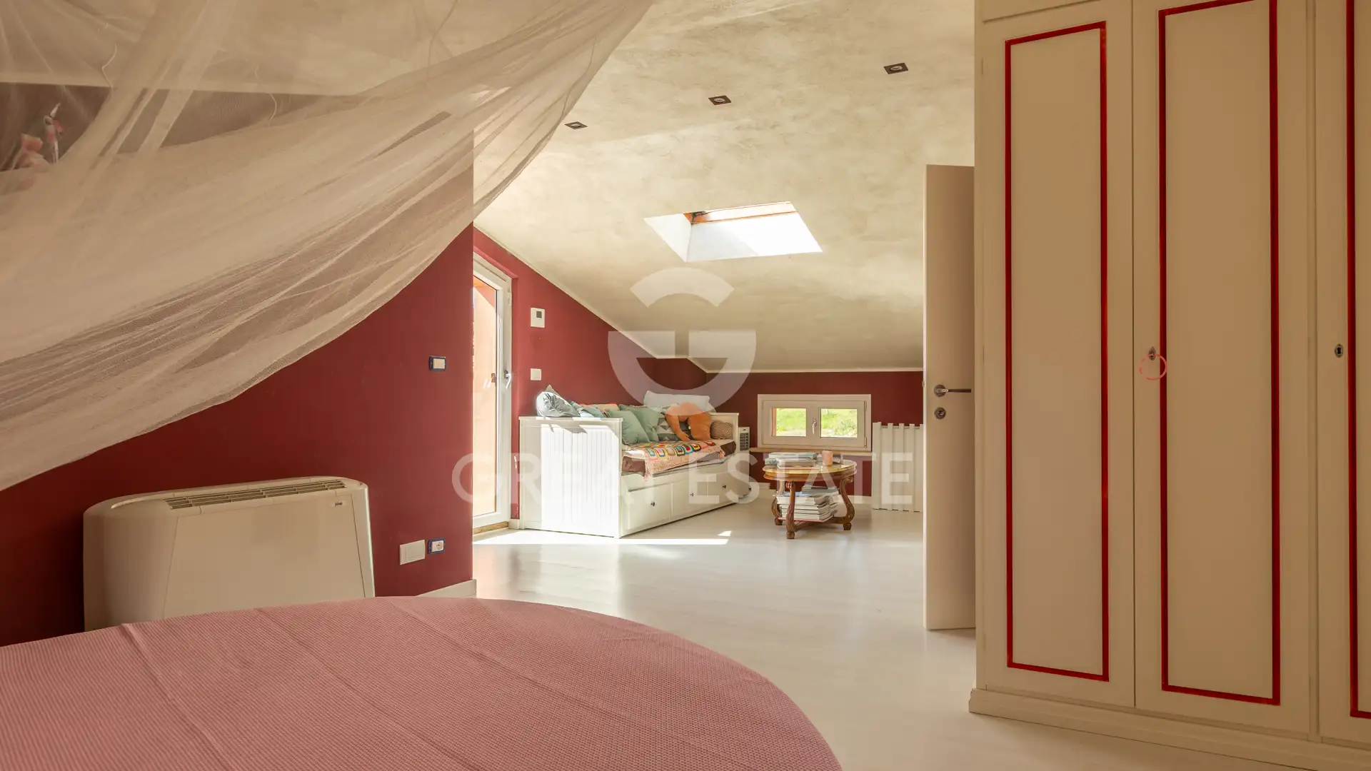 Villa 250m² in Italy, Siena. Priced at 600000€ rent photo-9