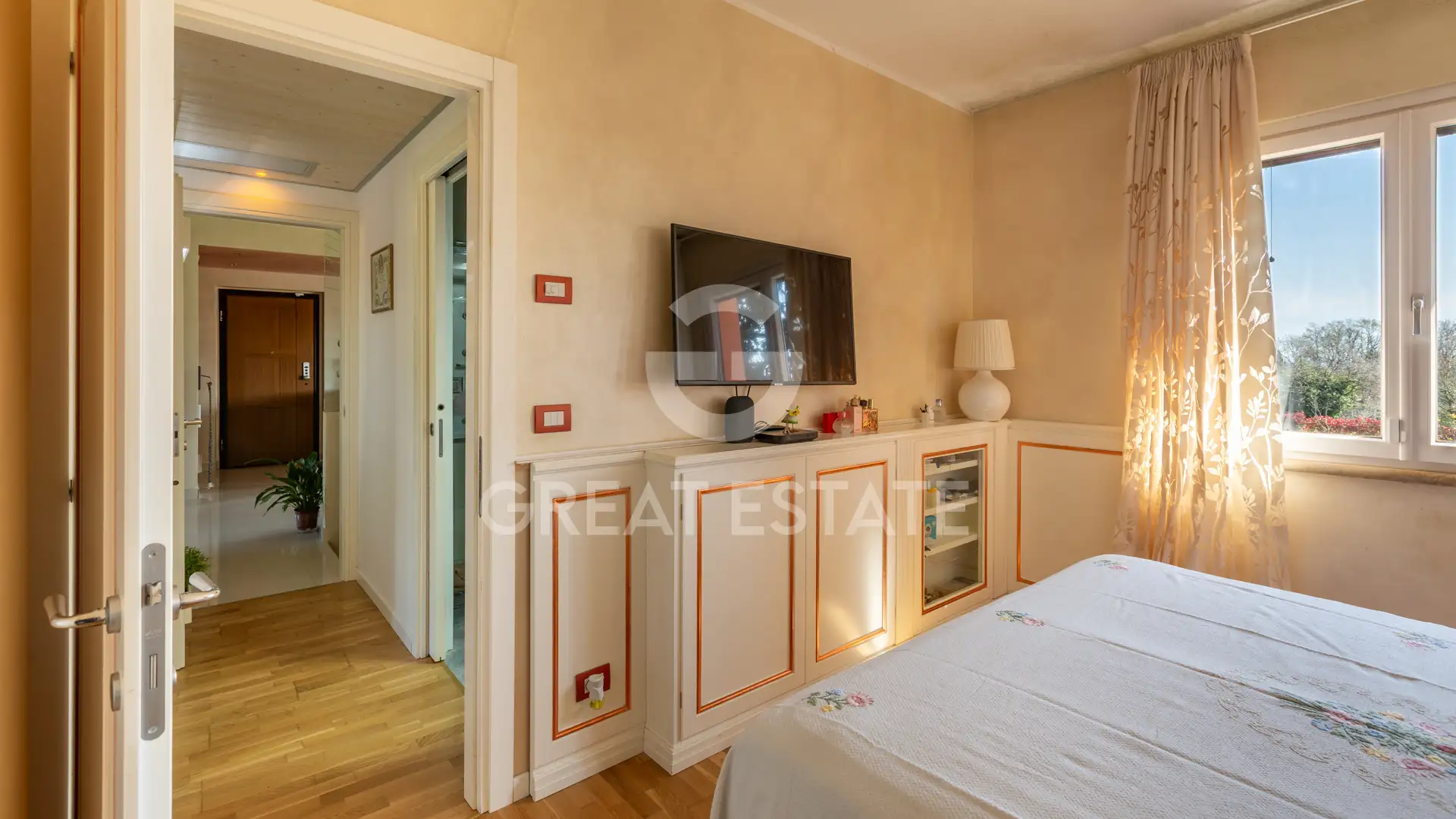 Villa 250m² in Italy, Siena. Priced at 600000€ rent photo-11