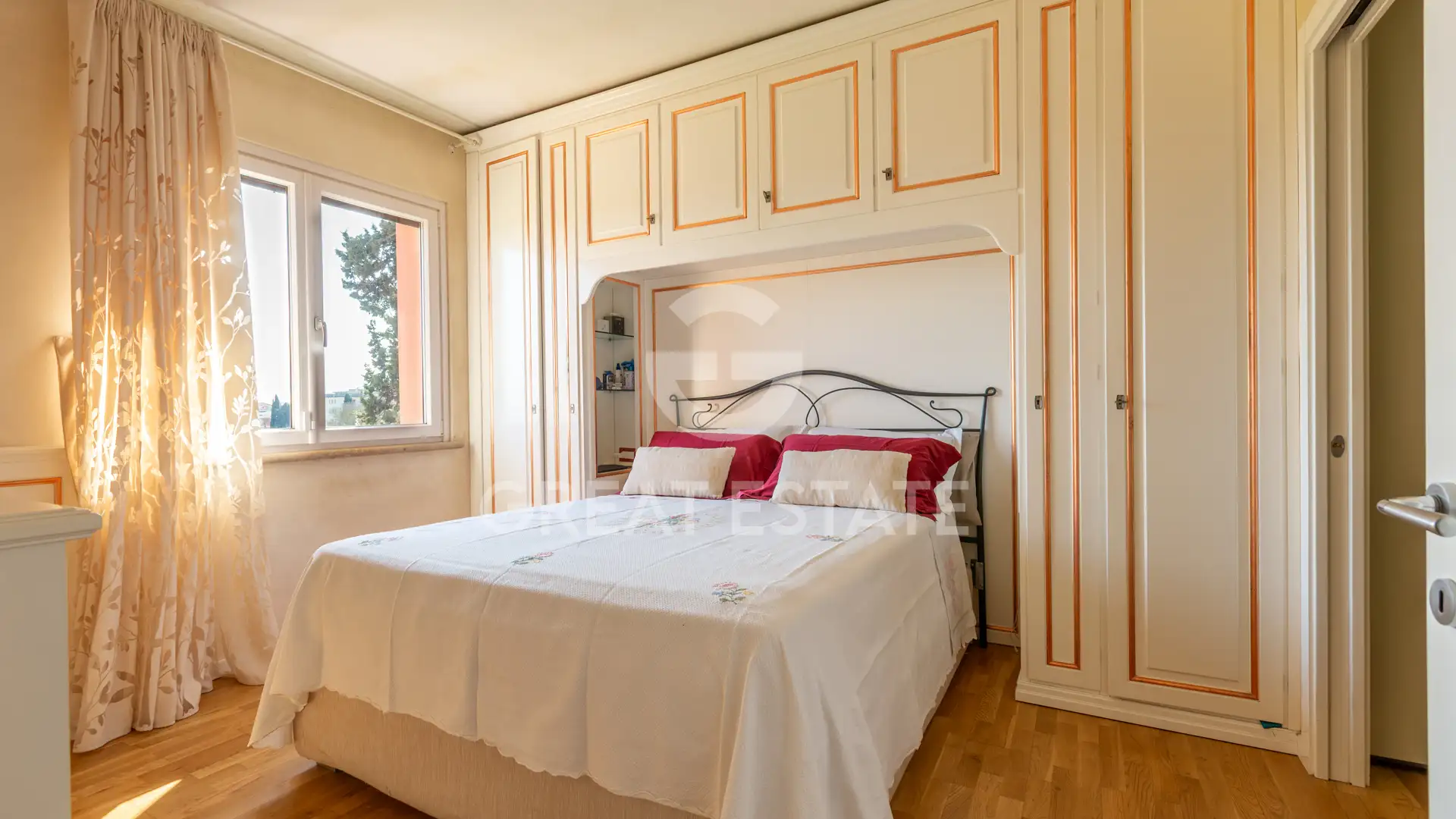 Villa 250m² in Italy, Siena. Priced at 600000€ rent photo-14