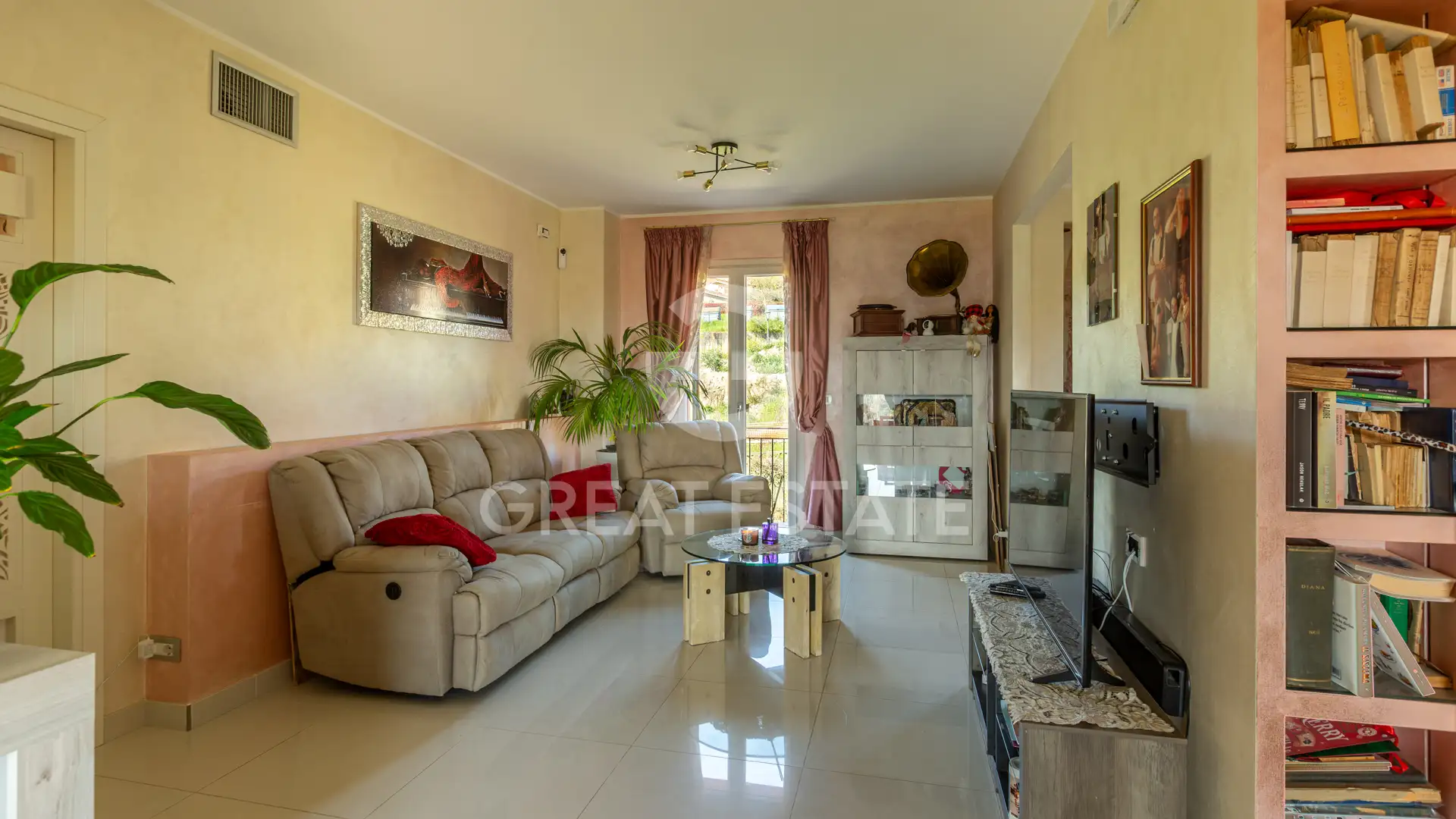 Villa 250m² in Italy, Siena. Priced at 600000€ rent photo-12