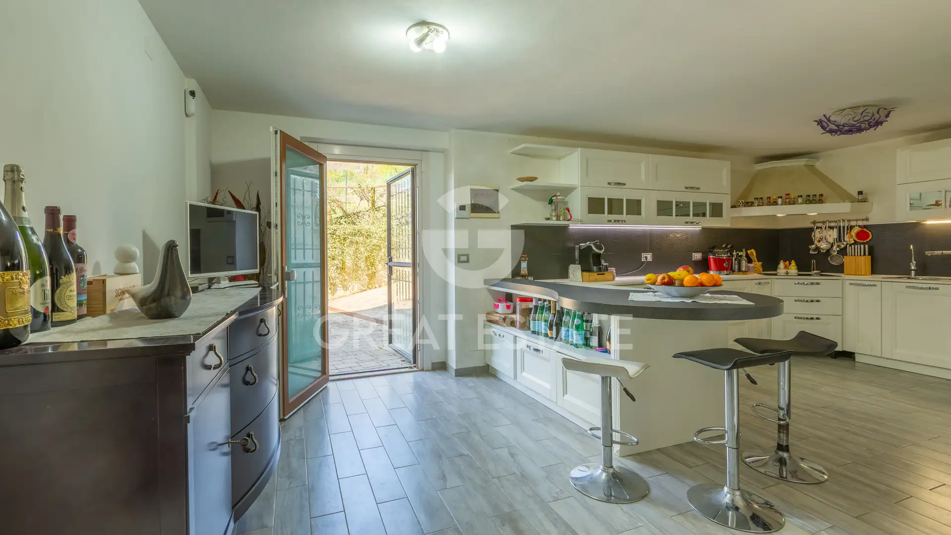 Villa 250m² in Italy, Siena. Priced at 600000€ rent photo-15