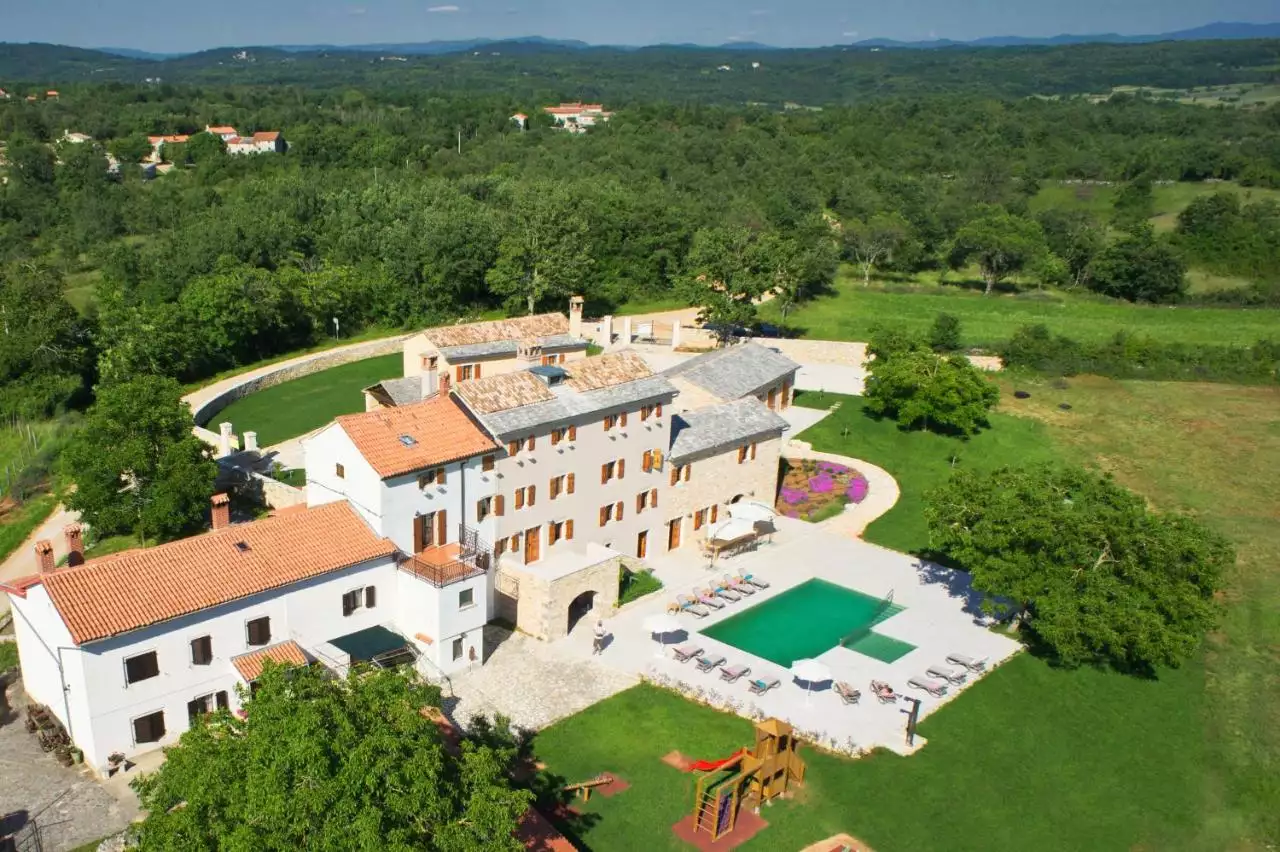 House 1042m² in Croatia, Groznjan. Priced at 4500000€ rent photo-1