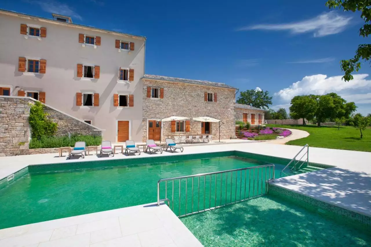 House 1042m² in Croatia, Groznjan. Priced at 4500000€ rent photo-3