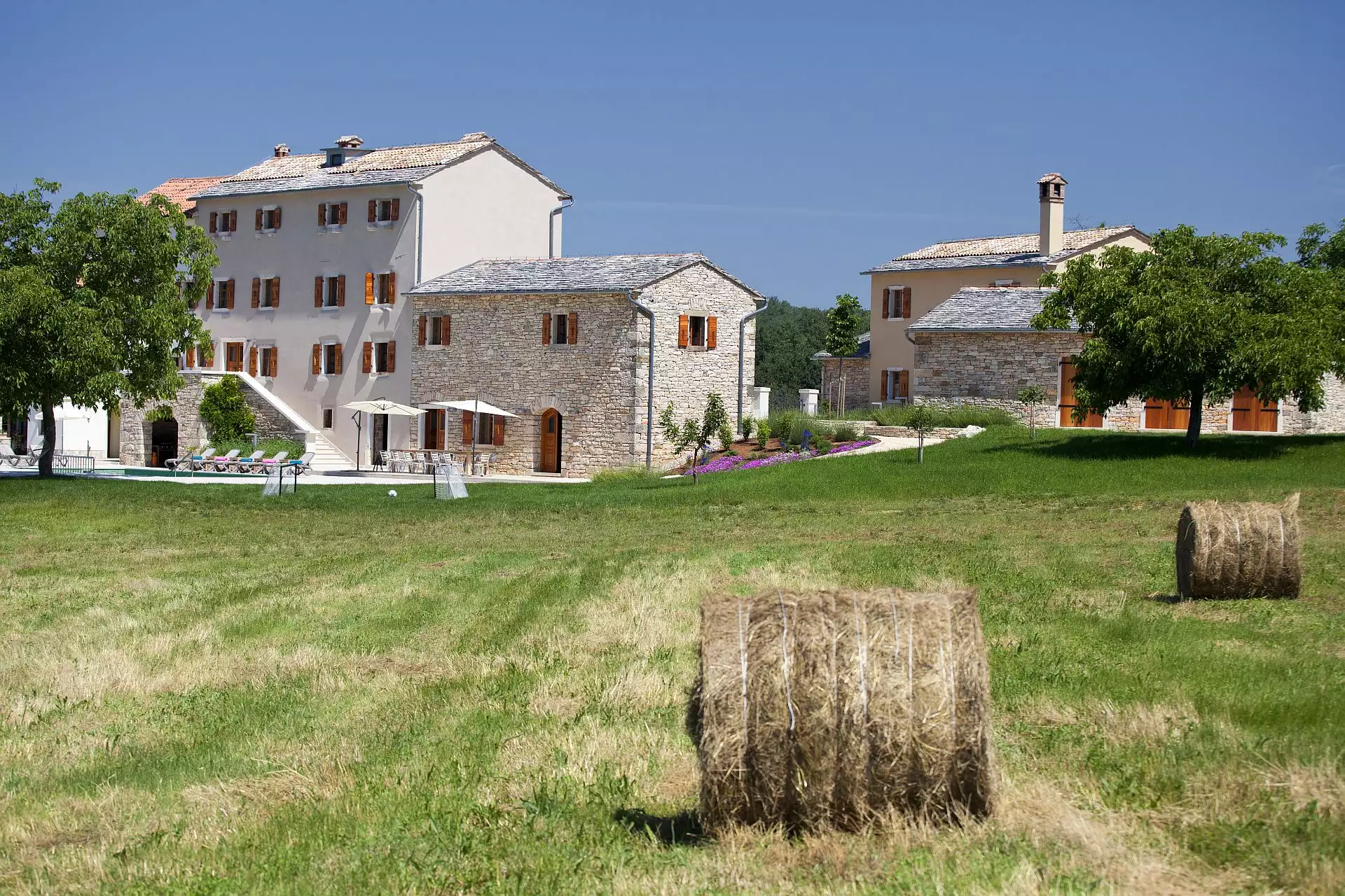 House 1042m² in Croatia, Groznjan. Priced at 4500000€ rent photo-6