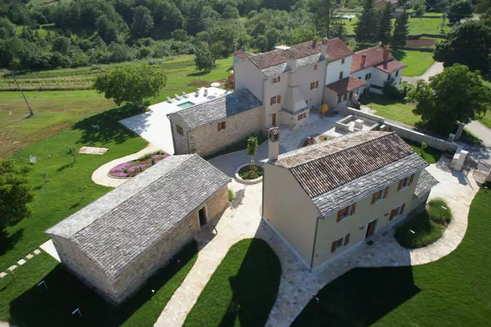 House 1042m² in Croatia, Groznjan. Priced at 4500000€ rent photo-10