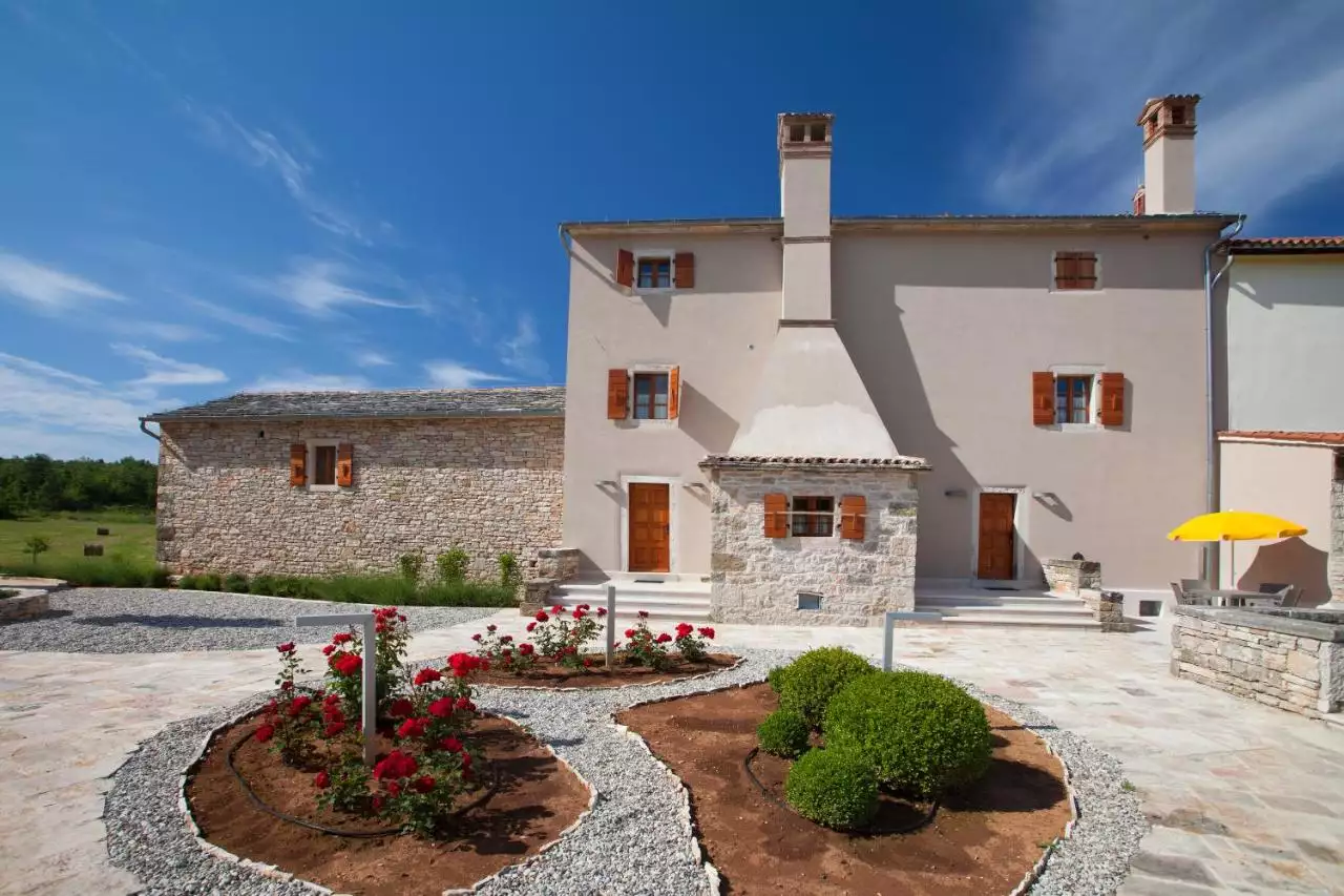 House 1042m² in Croatia, Groznjan. Priced at 4500000€ rent photo-11