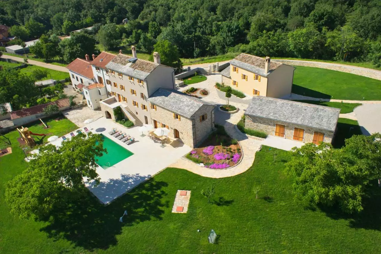 House 1042m² in Croatia, Groznjan. Priced at 4500000€ rent photo-25