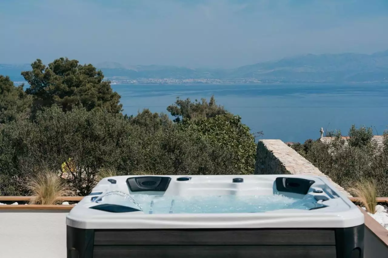 Villa 270m² in Croatia, Solta. Priced at 2000000€ rent photo-2