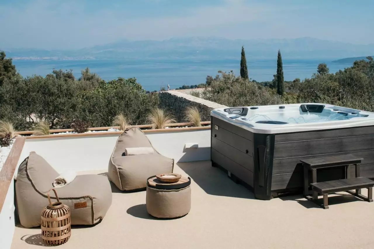 Villa 270m² in Croatia, Solta. Priced at 2000000€ rent photo-4