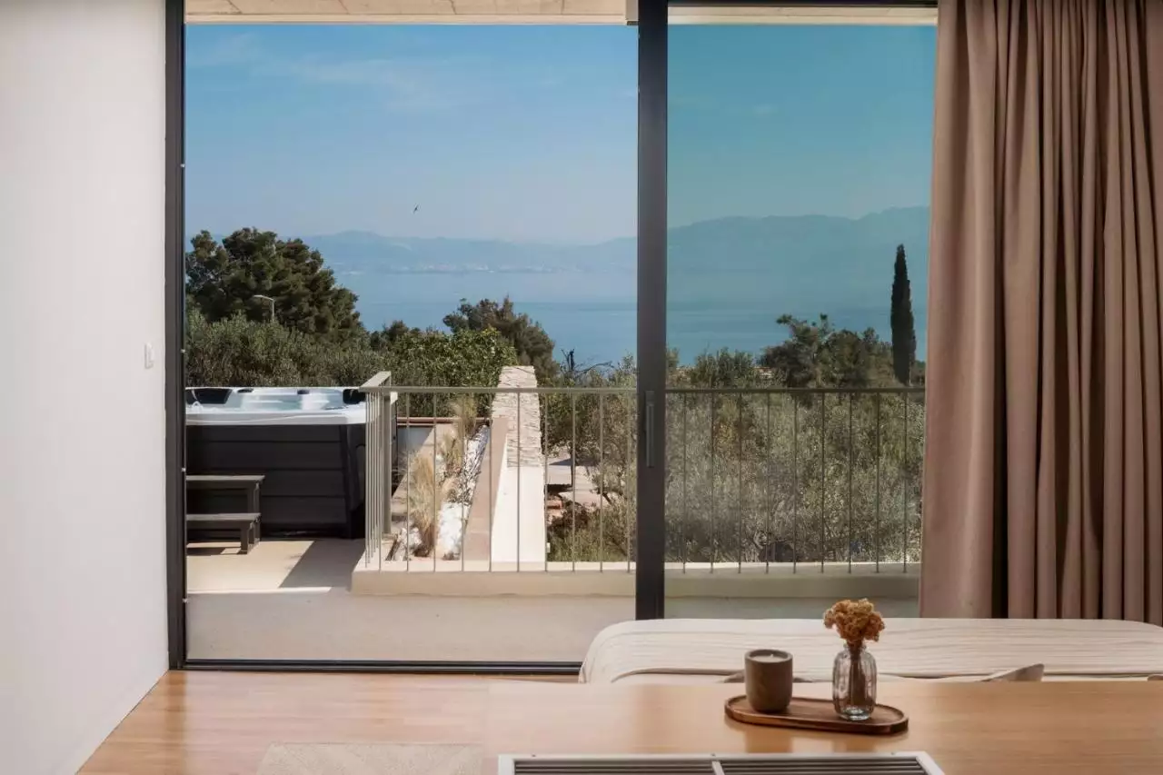Villa 270m² in Croatia, Solta. Priced at 2000000€ rent photo-12