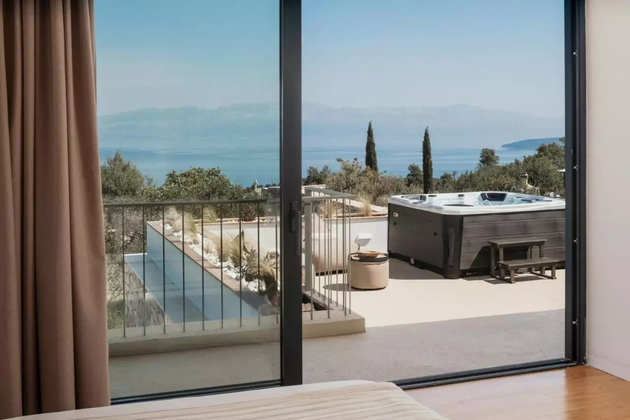 Villa 270m² in Croatia, Solta. Priced at 2000000€ rent photo-13