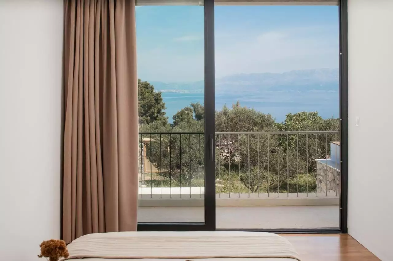 Villa 270m² in Croatia, Solta. Priced at 2000000€ rent photo-16