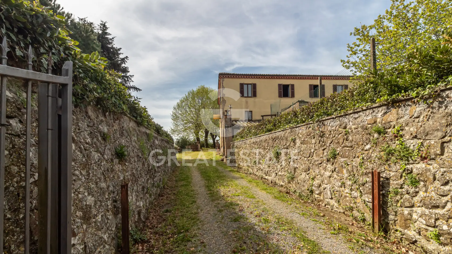 House 1365m² in Italy, Terney. Priced at 990000€ rent photo-5