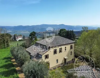 Buy in Italy for 990000€